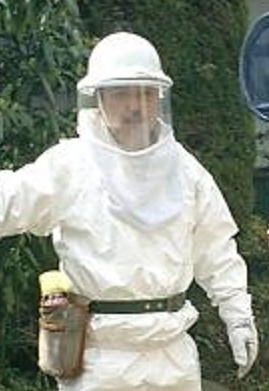蜂の巣駆除の防護服