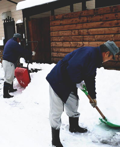 雪かき作業中 雪かき